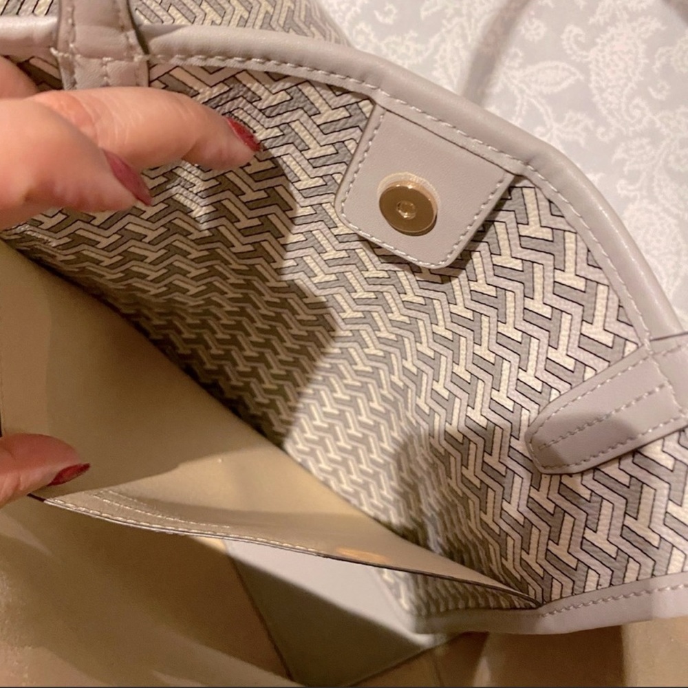 Tory Burch T Zag Tote Gray/White - Picture 6 of 10